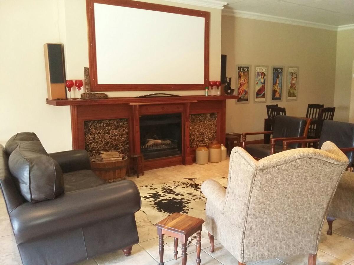 Lavender Lodge Vryburg ภายนอก รูปภาพ