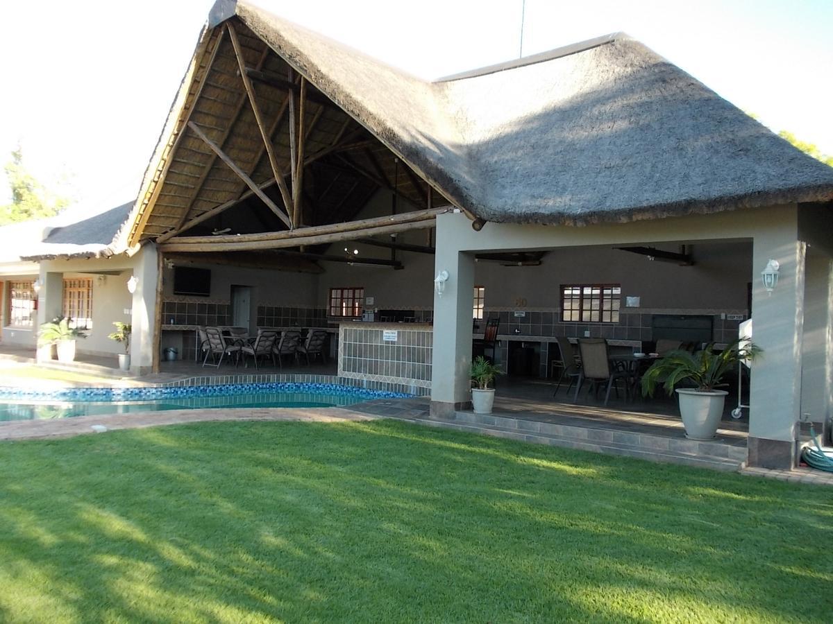 Lavender Lodge Vryburg ภายนอก รูปภาพ