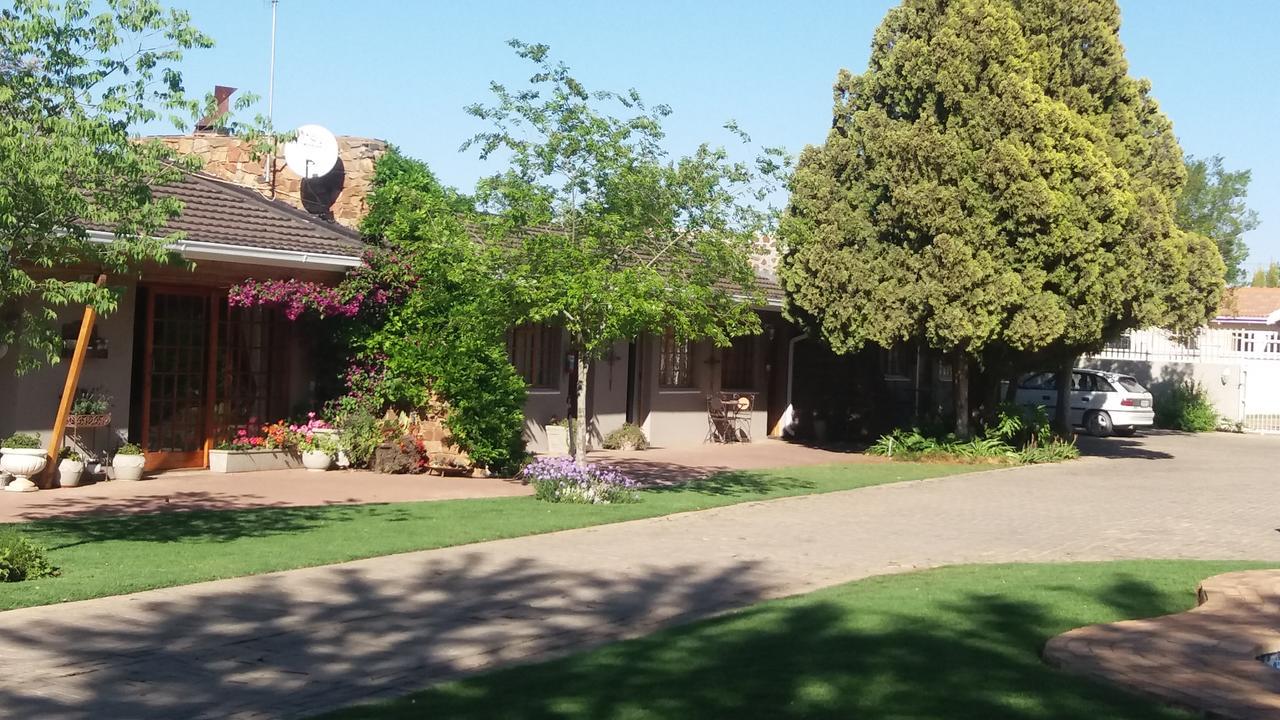 Lavender Lodge Vryburg ภายนอก รูปภาพ