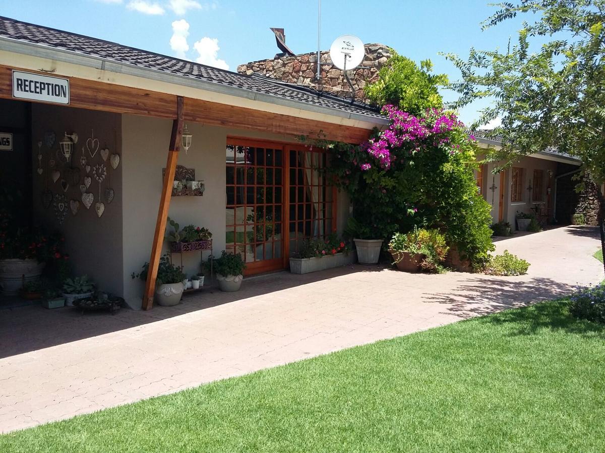 Lavender Lodge Vryburg ภายนอก รูปภาพ