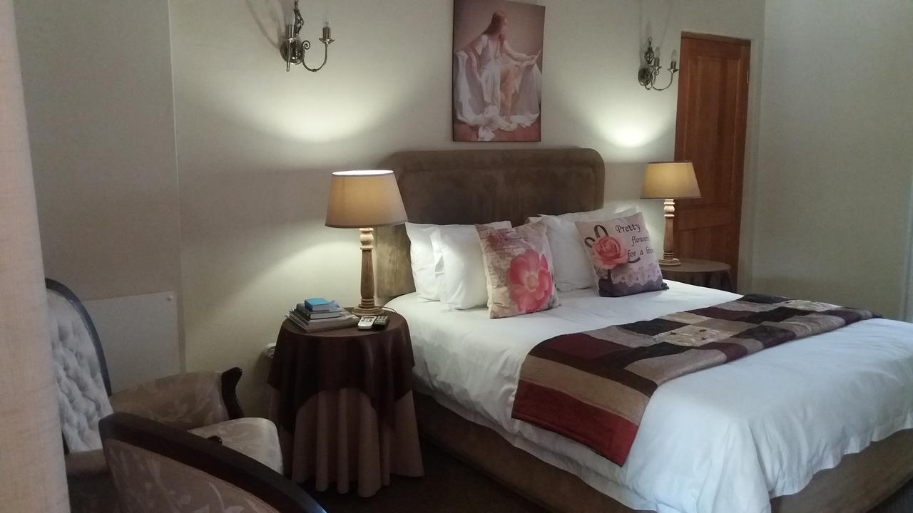 Lavender Lodge Vryburg ภายนอก รูปภาพ