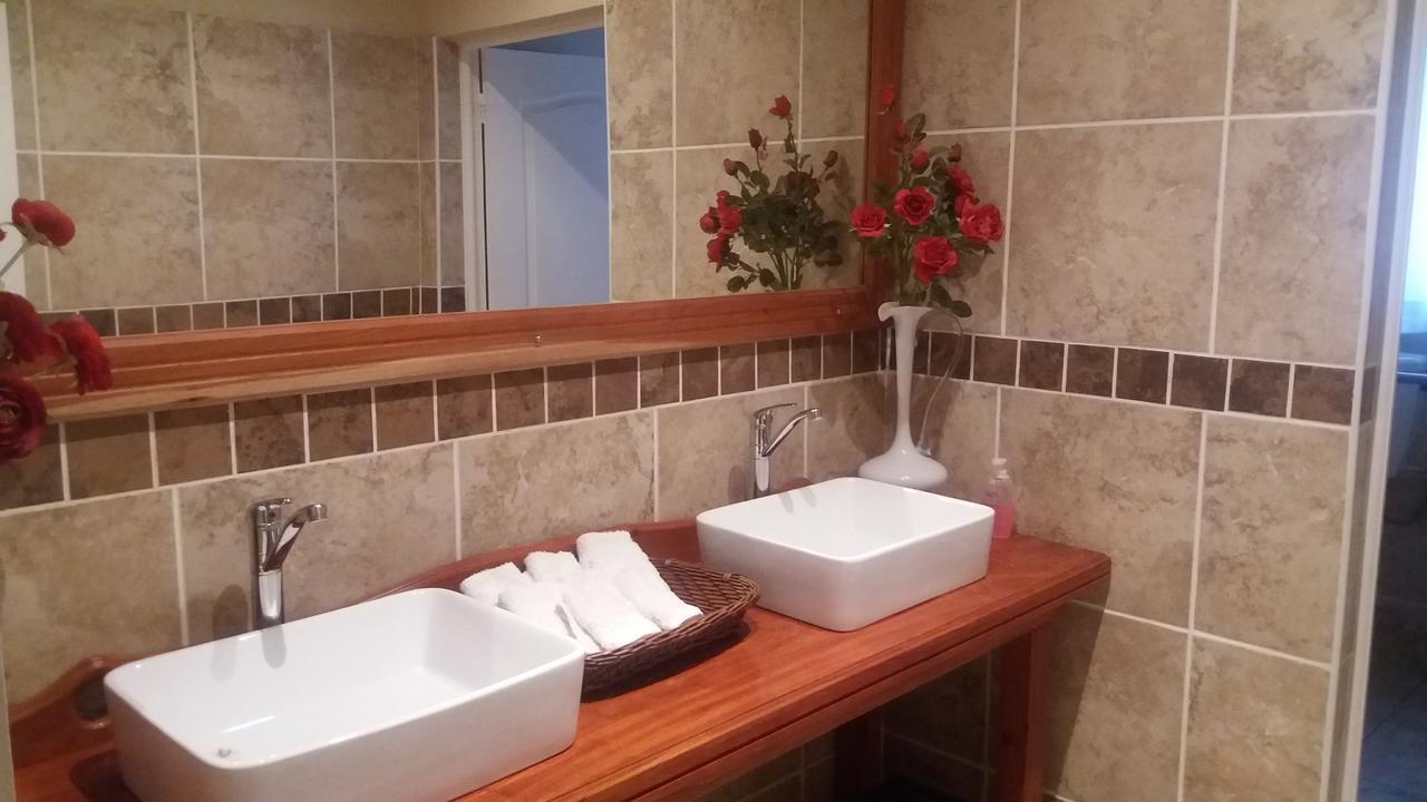Lavender Lodge Vryburg ภายนอก รูปภาพ