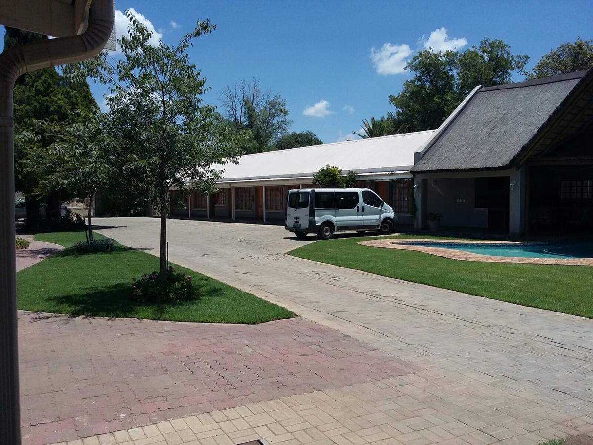 Lavender Lodge Vryburg ภายนอก รูปภาพ