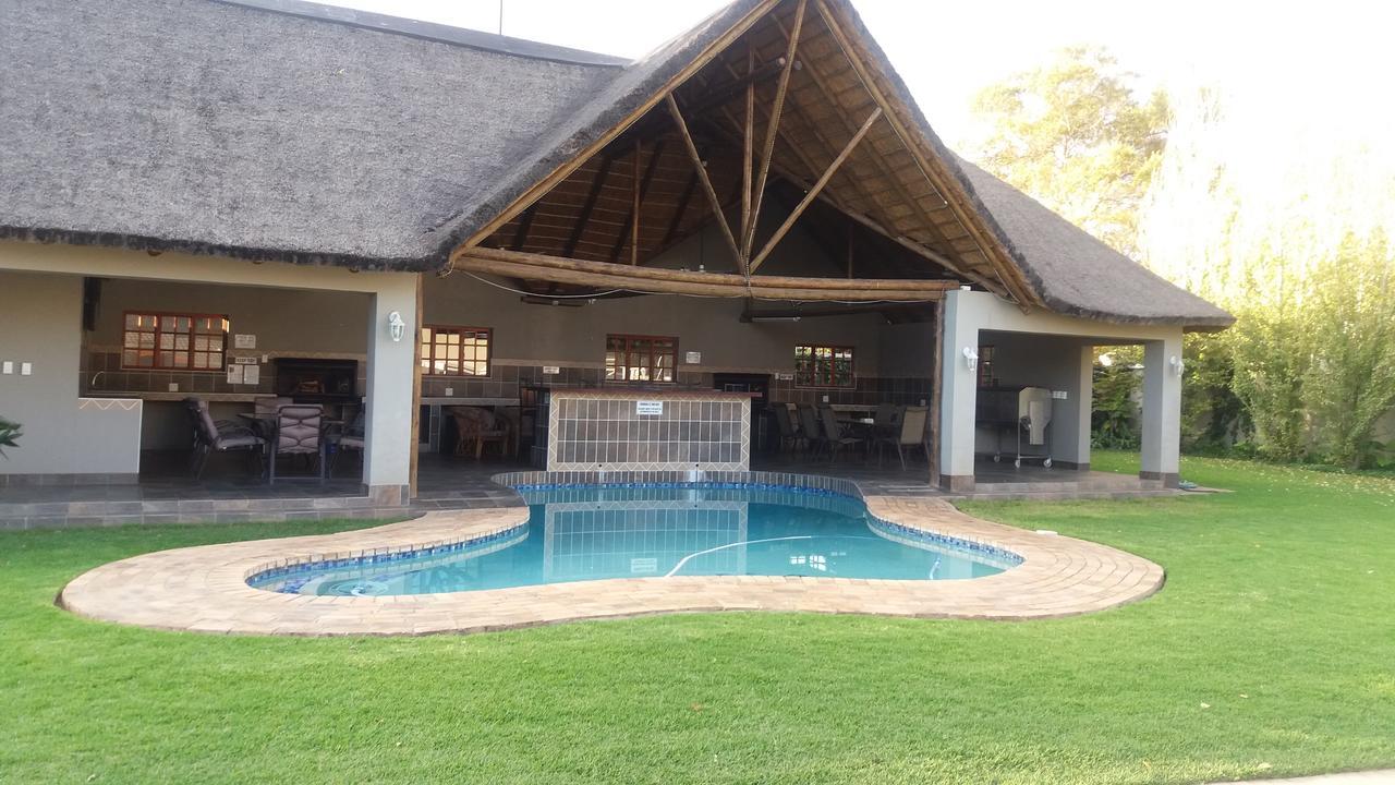 Lavender Lodge Vryburg ภายนอก รูปภาพ