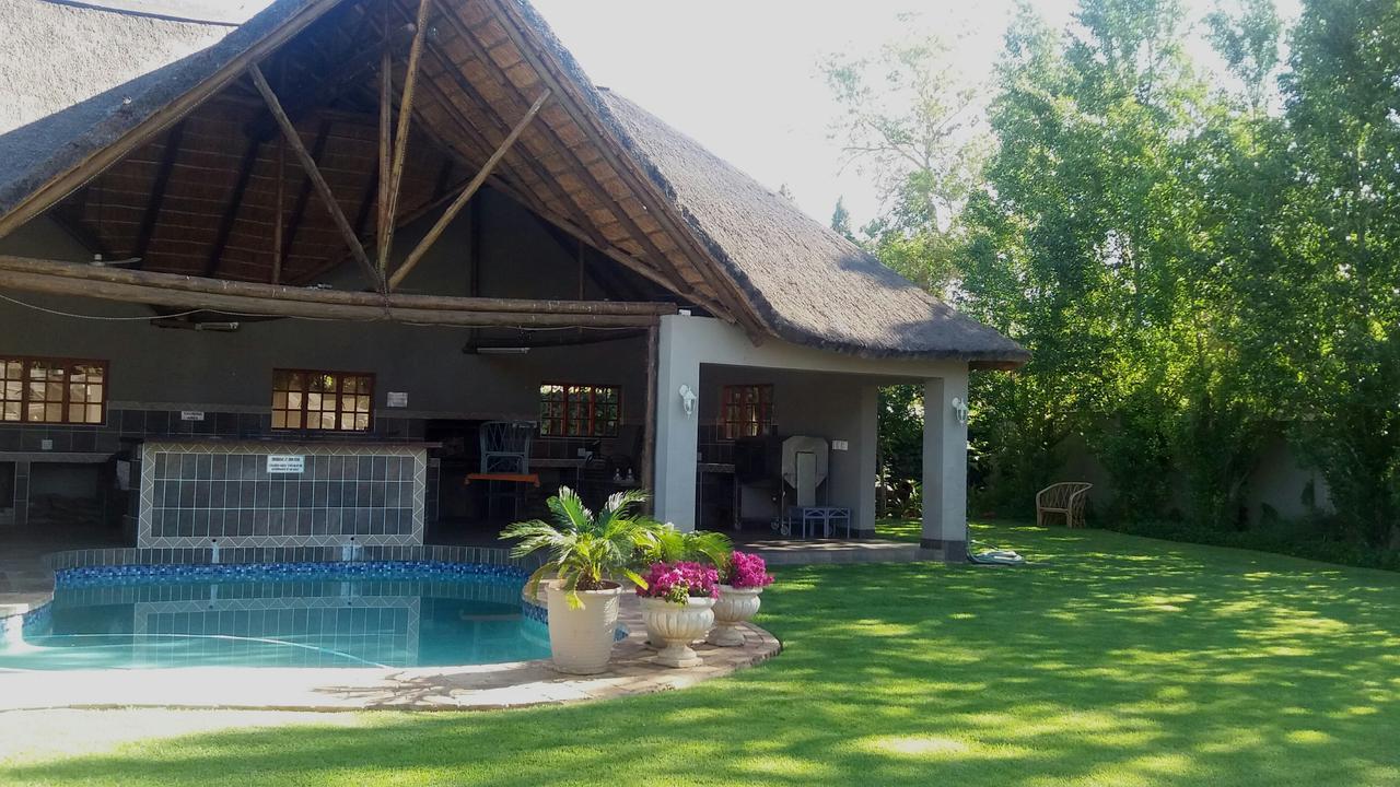 Lavender Lodge Vryburg ภายนอก รูปภาพ